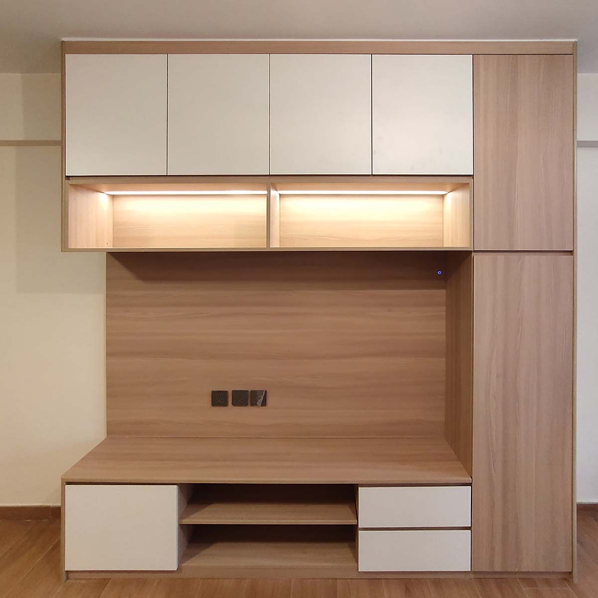 小戶型電視櫃變形記：如何用訂製櫃體實現收納擴容+空間顯大？